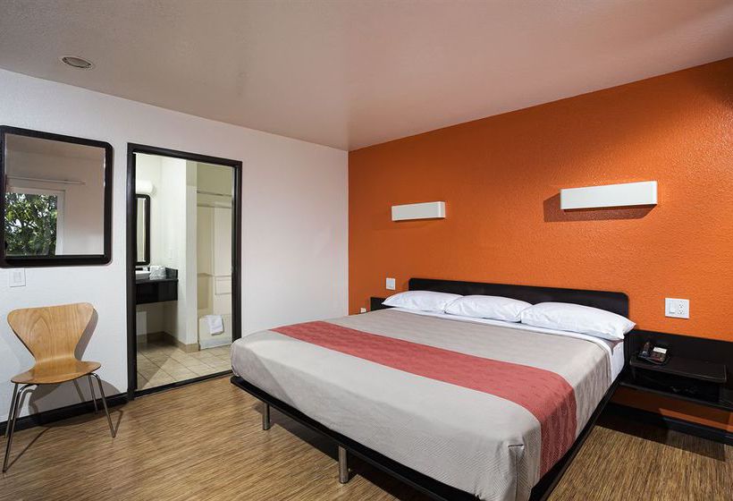 Motel 6 Newport Beach  