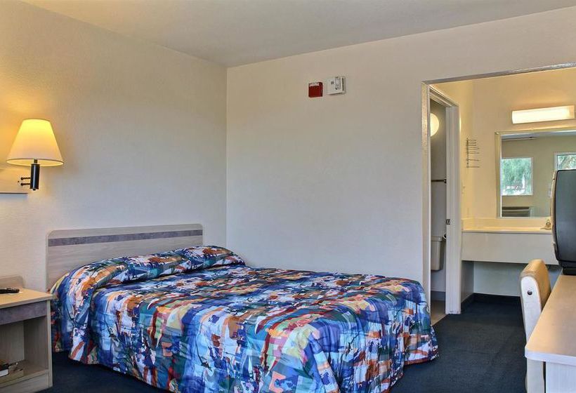 Motel 6 Bakersfield East  | Bakersfield | California | United States 10