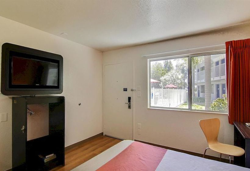 Motel 6 Santa Barbara - Carpinteria North  | Carpinteria | California | United States 6