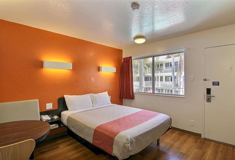Motel 6 Santa Barbara - Carpinteria North  | Carpinteria | California | United States 9