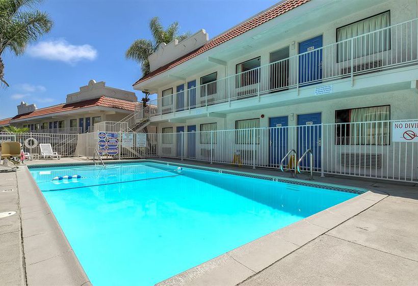 Motel 6 Carlsbad East