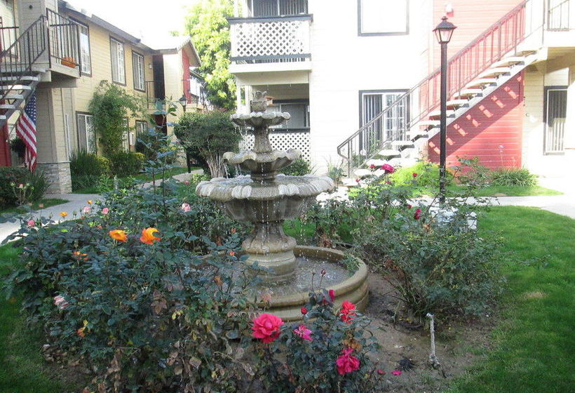 Whispering Meadows Apartments  | Bakersfield | California | United States 1