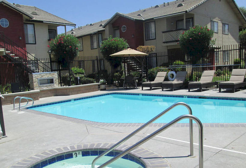 Whispering Meadows Apartments  | Bakersfield | California | United States 6