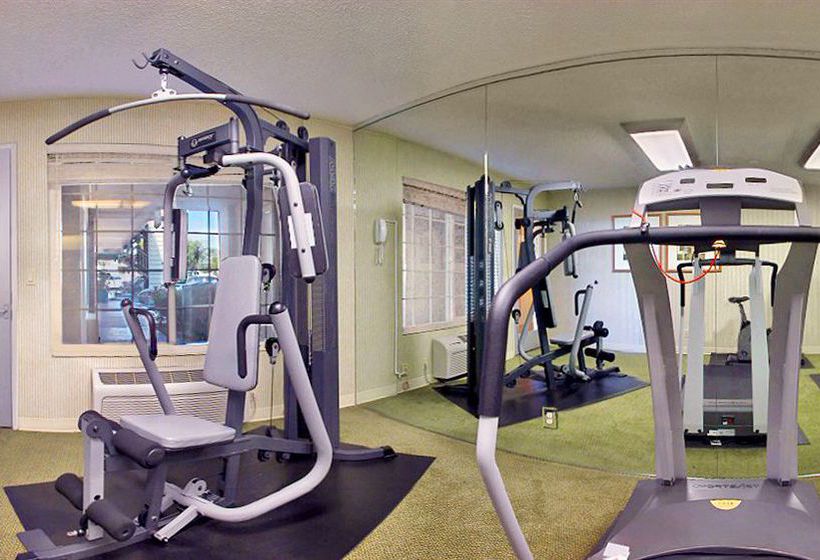 Hotel Ramada Inn & Suites Costa Mesa 