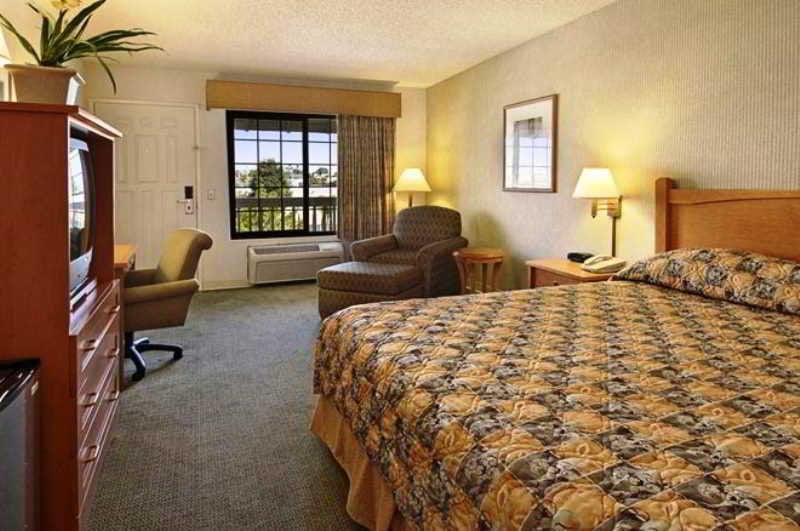Hotel Ramada Inn & Suites Costa Mesa  | Costa Mesa | California | United States 9