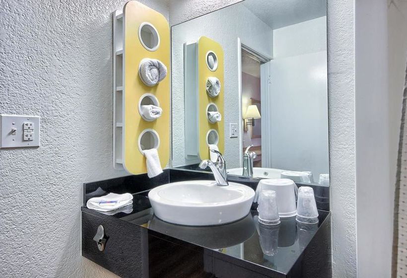 Motel 6 Blackstone North  | Fresno | California | United States 15