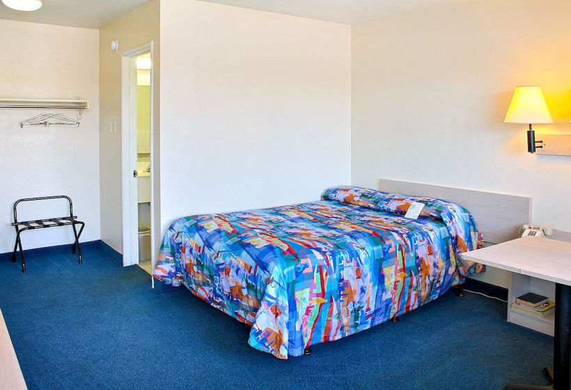 Motel 6 Blackstone North  | Fresno | California | United States 5