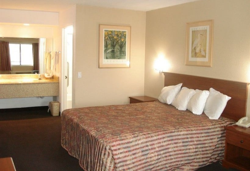 Hotel Bakersfield Inn & Suites  | Bakersfield | California | United States 2