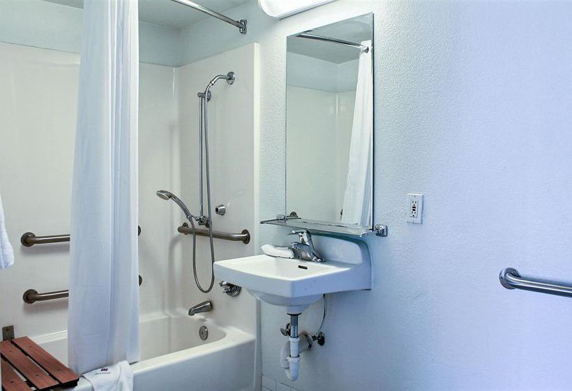 Motel 6 California Avenue  | Bakersfield | California | United States 15