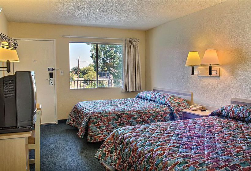 Motel 6 California Avenue  | Bakersfield | California | United States 9