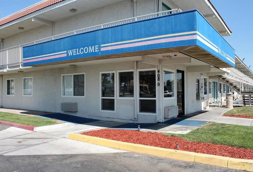 Motel 6 Blackstone  | Fresno | California | United States 10