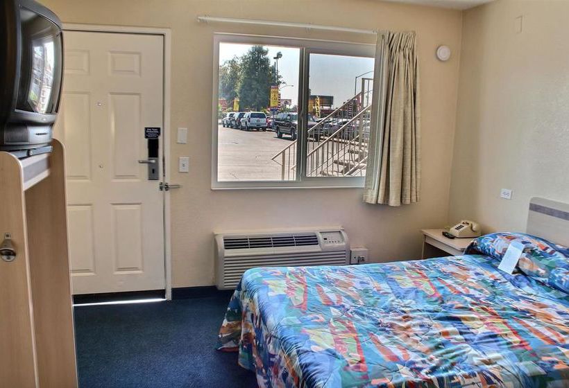 Motel 6 Blackstone  | Fresno | California | United States 16