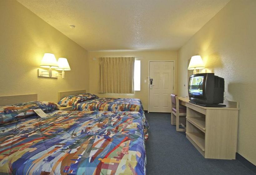 Motel 6 Blackstone  | Fresno | California | United States 5
