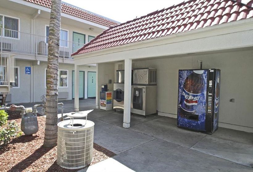 Motel 6 Blackstone  | Fresno | California | United States 8