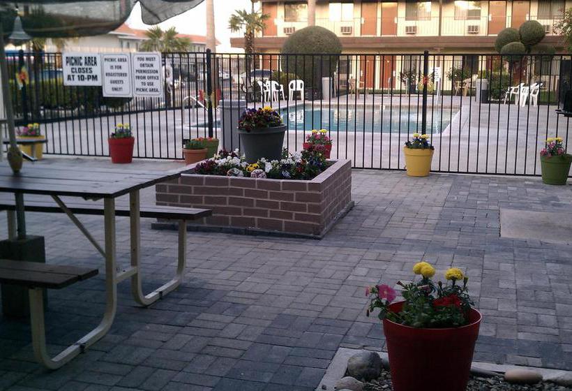 EZ 8 Motel Lancaster  | Lancaster | California | United States 4