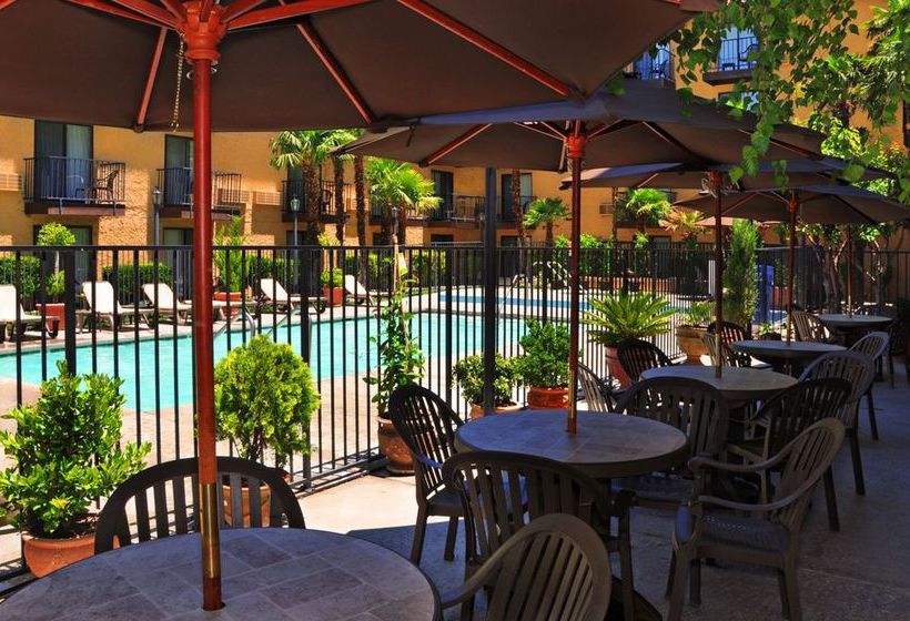 Hotel Oxford Suites Lancaster  | Lancaster | California | United States 17