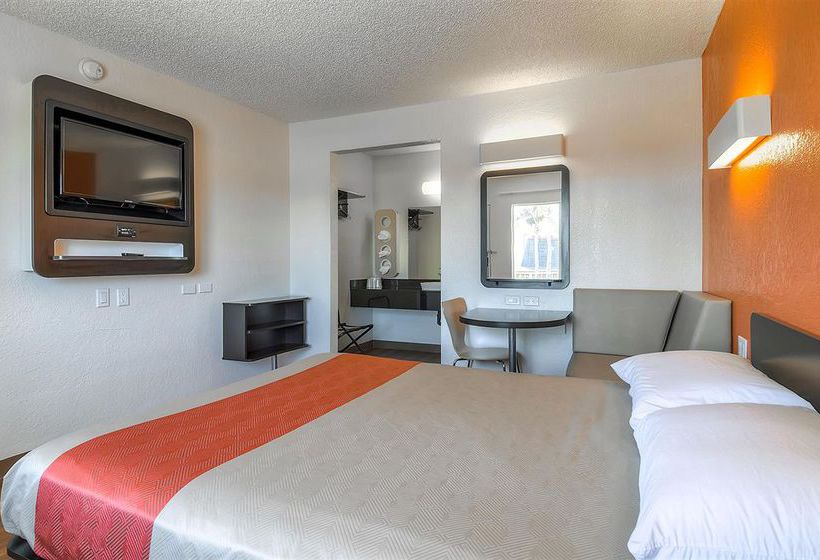 Motel 6 Los Angeles - Long Beach  | Long Beach | California | United States