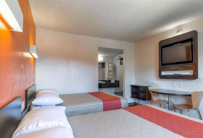 Motel 6 Los Angeles - Long Beach  | Long Beach | California | United States 6