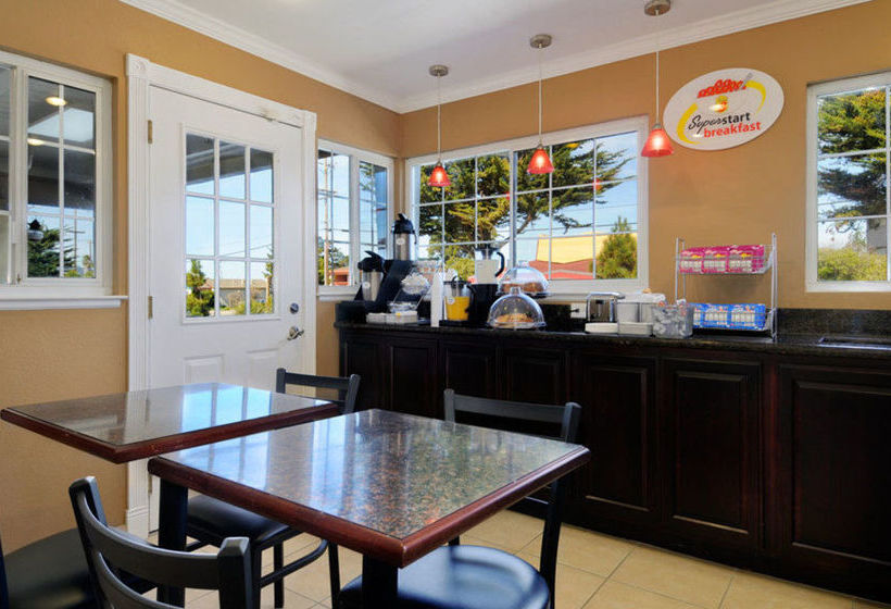 Hotel Super 8 Monterey  | Monterey | California | United States 6
