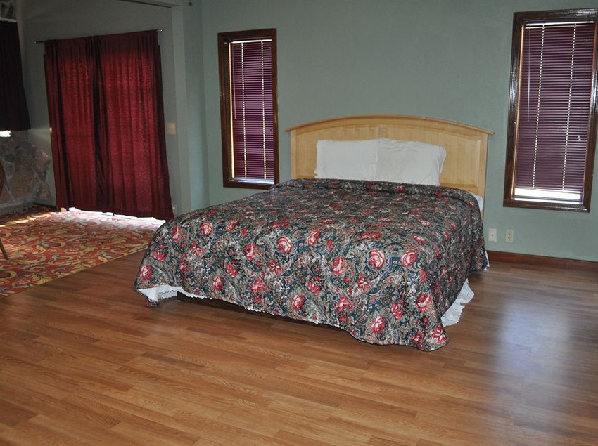 Mountain Trail Lodge Vacation Rental  | Oakhurst | California | United States 1