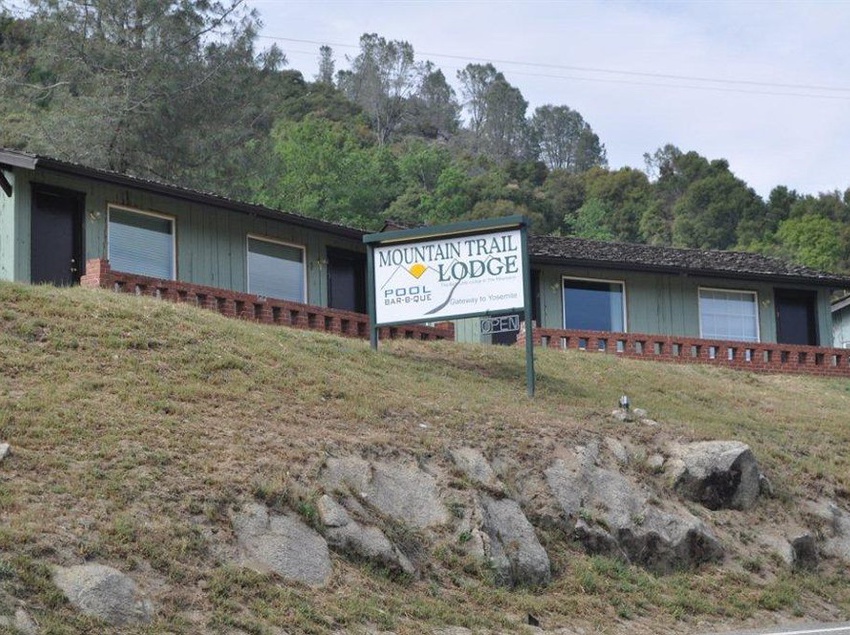 Mountain Trail Lodge Vacation Rental  | Oakhurst | California | United States 17