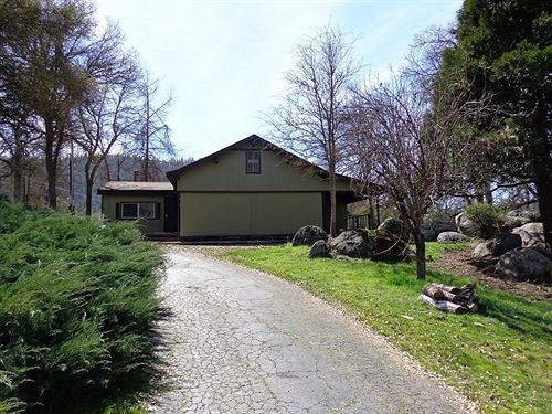 Mountain Trail Lodge Vacation Rental  | Oakhurst | California | United States 20