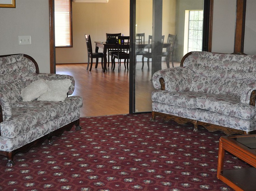 Mountain Trail Lodge Vacation Rental  | Oakhurst | California | United States 4