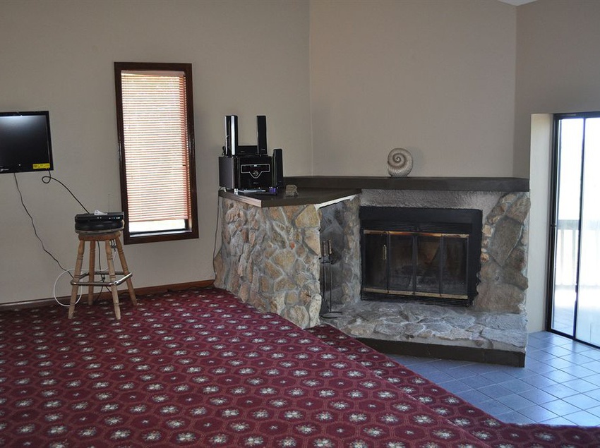 Mountain Trail Lodge Vacation Rental  | Oakhurst | California | United States 8