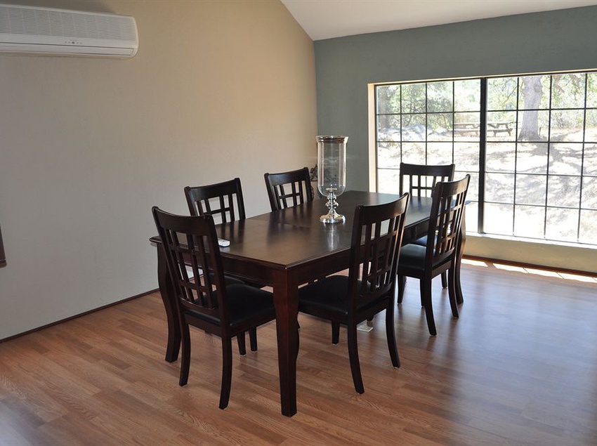 Mountain Trail Lodge Vacation Rental  | Oakhurst | California | United States 9