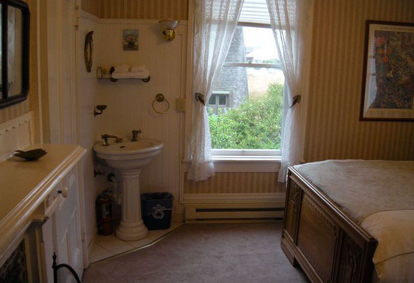 Bed and Breakfast Didjeridoo Dreamtime Inn Meditation Center Mendocino