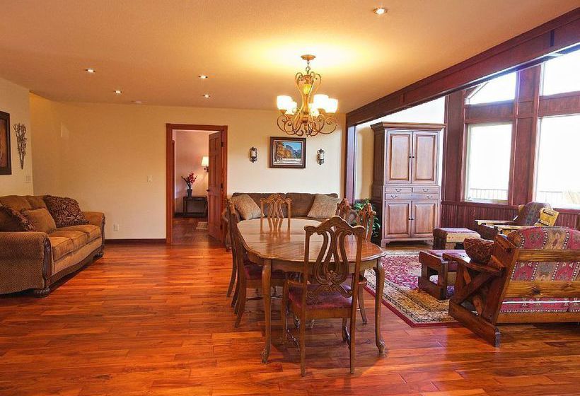 Hotel Waterfall House Near Yosemite Oakhurst