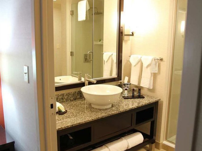 Hotel Embassy Suites Ontario - Airport  | Ontario | California | United States 17