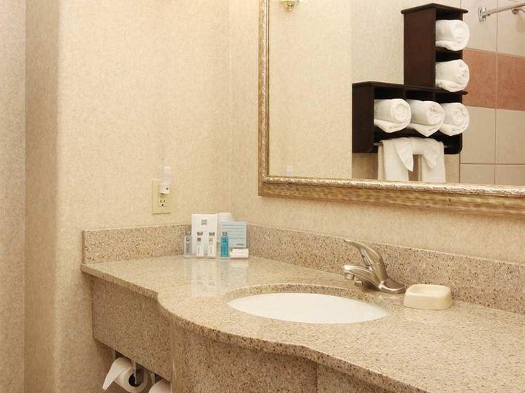 Hotel Hampton Inn & Suites Ontario  | Ontario | California | United States 12