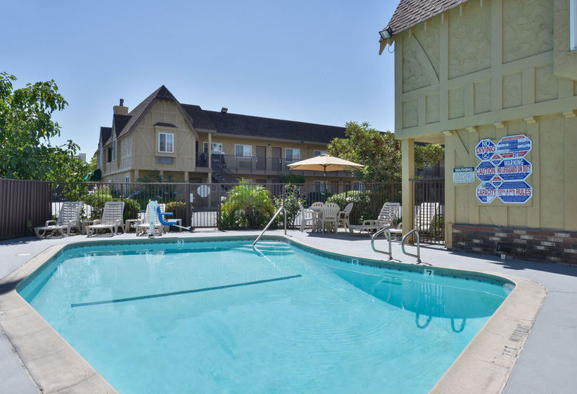 Hotel Super 8 San Bernardino Hospitality Lane  | San Bernardino | California | United States 3