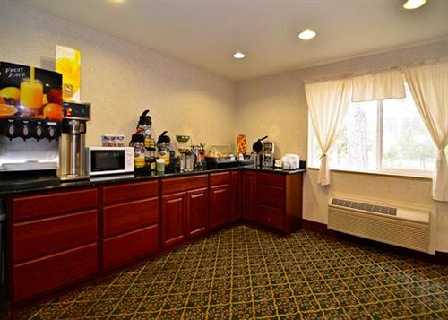 Hotel Quality Inn & Suites Weed  | Weed | California | United States 16