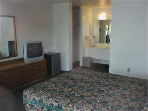 Hotel Americas Best Value Inn-Santa Rosa   | Santa Rosa | California | United States 17