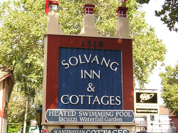 Hotel Three Crowns Inn Cottages