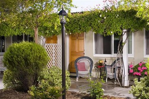 Hotel Meadowlark Inn