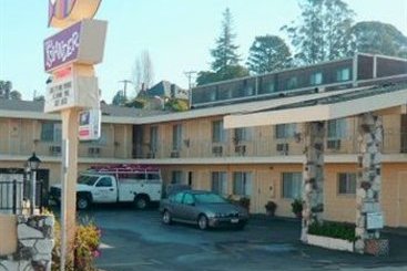 The Islander Motel California