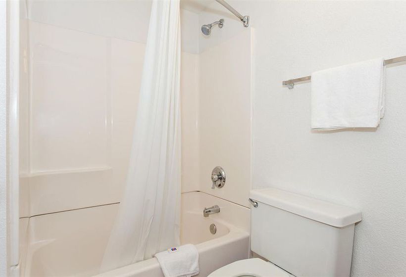 Motel 6 Stockton - Charter Way West