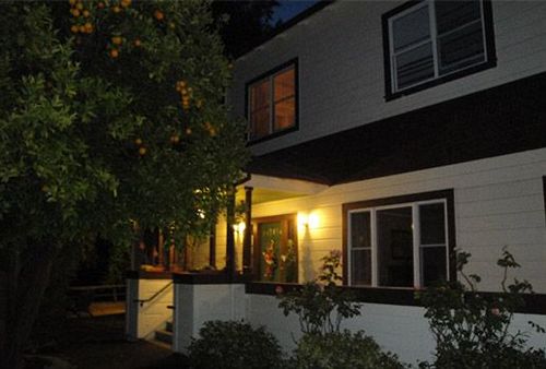 Hotel Cinnamon Bear Creekside Inn