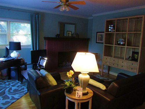 Hotel Cinnamon Bear Creekside Inn  | Sonoma | California | United States 1