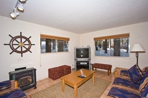 Hotel 1682 Tionontati St  | South Lake Tahoe | California | United States 5