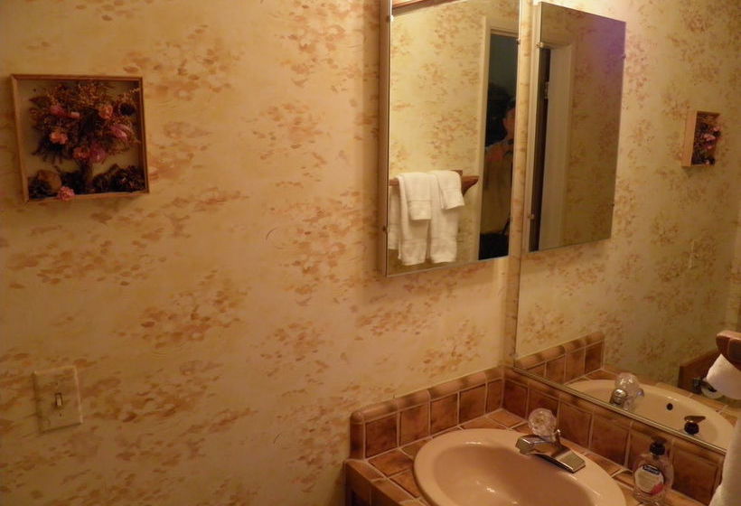 Hotel 1210 Timber Lane California