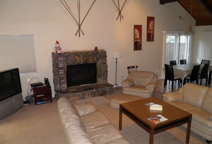 Hotel 2728 Springwood Dr  | South Lake Tahoe | California | United States 1