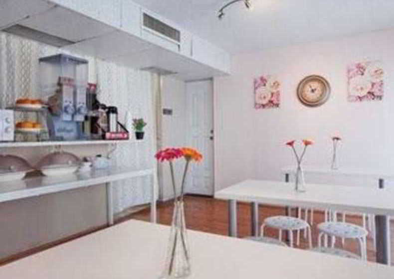 Hotel Howard Johnson Express Inn Stockton CA  | Stockton | California | United States 1