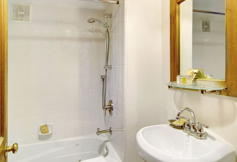 Hotel Babbling Brook Inn  | Santa Cruz | California | United States 10