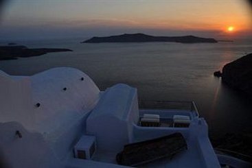 Hotel Ikastikies Suites  | Firostefani | Santorini | Greece 17