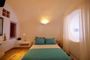 Hotel Ikastikies Suites  | Firostefani | Santorini | Greece 2