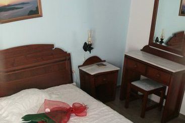 Emmanuela Studios  | Karterados | Santorini | Greece 4